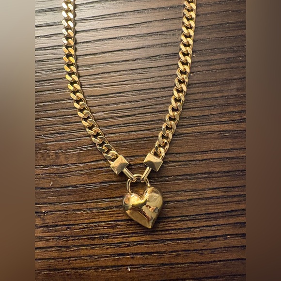 NEW Eye Candy Gold Heart Necklace - Picture 2 of 3
